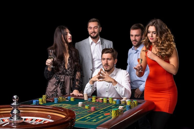 Grid permainan Reactoonz dengan simbol berwarna-warni di 234 togel